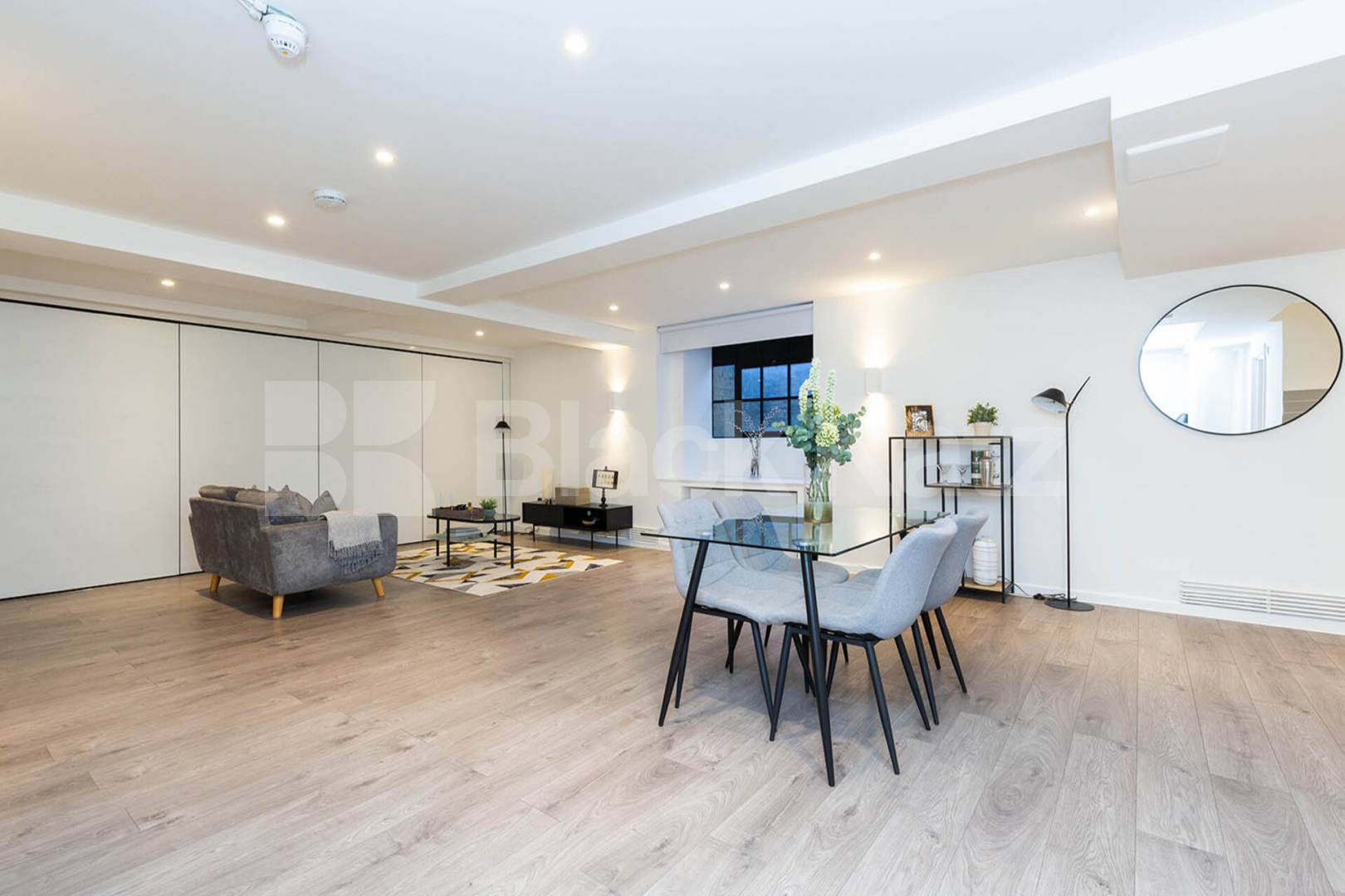 spacious 1 bedroom warehouse conversion with bi folding partition wall Tyssen Street - Springfield House, Dalston